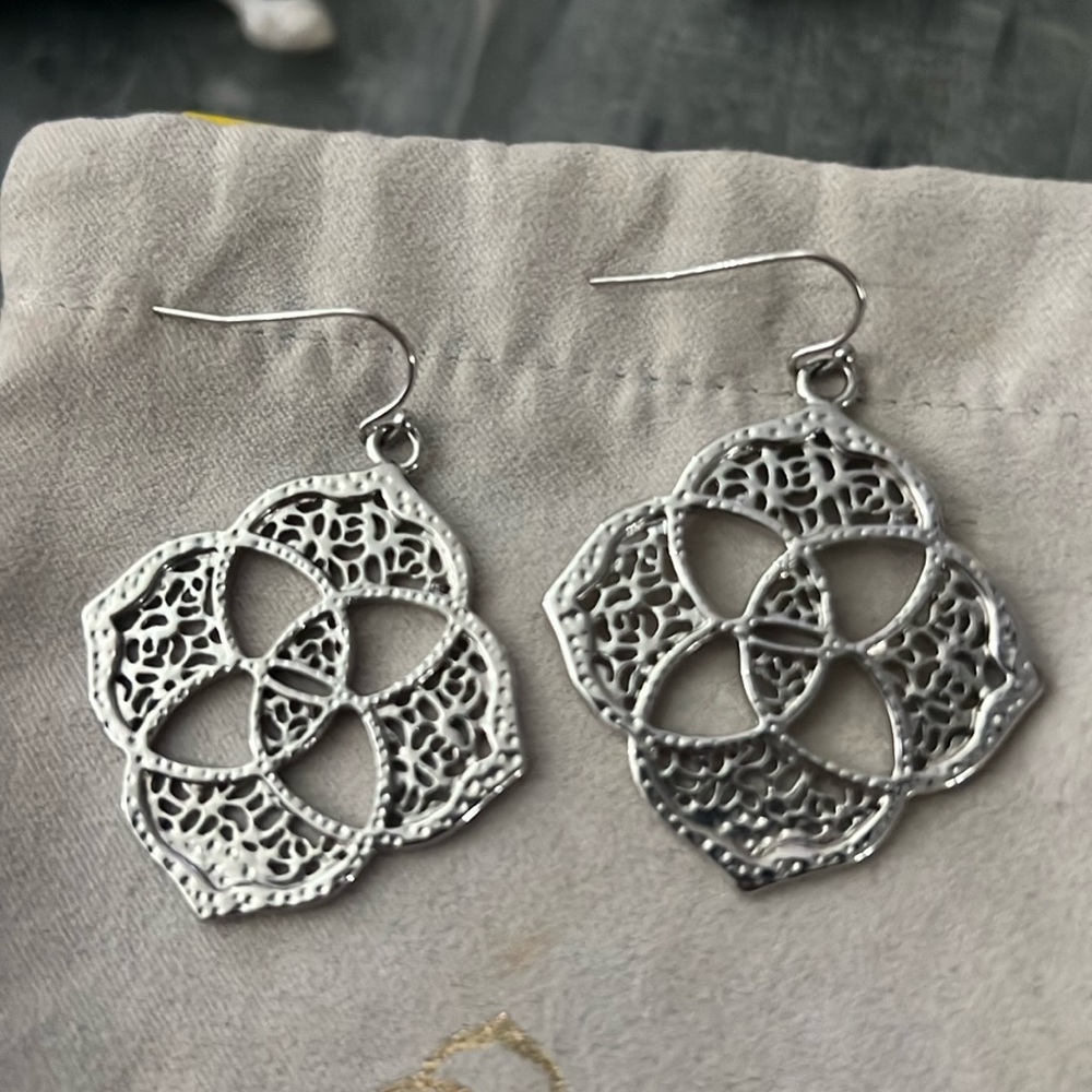 Kendra Scott silver logo drop earrings